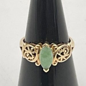 Estate, 10 k solid yellow gold, marquise stone ring, 7.0